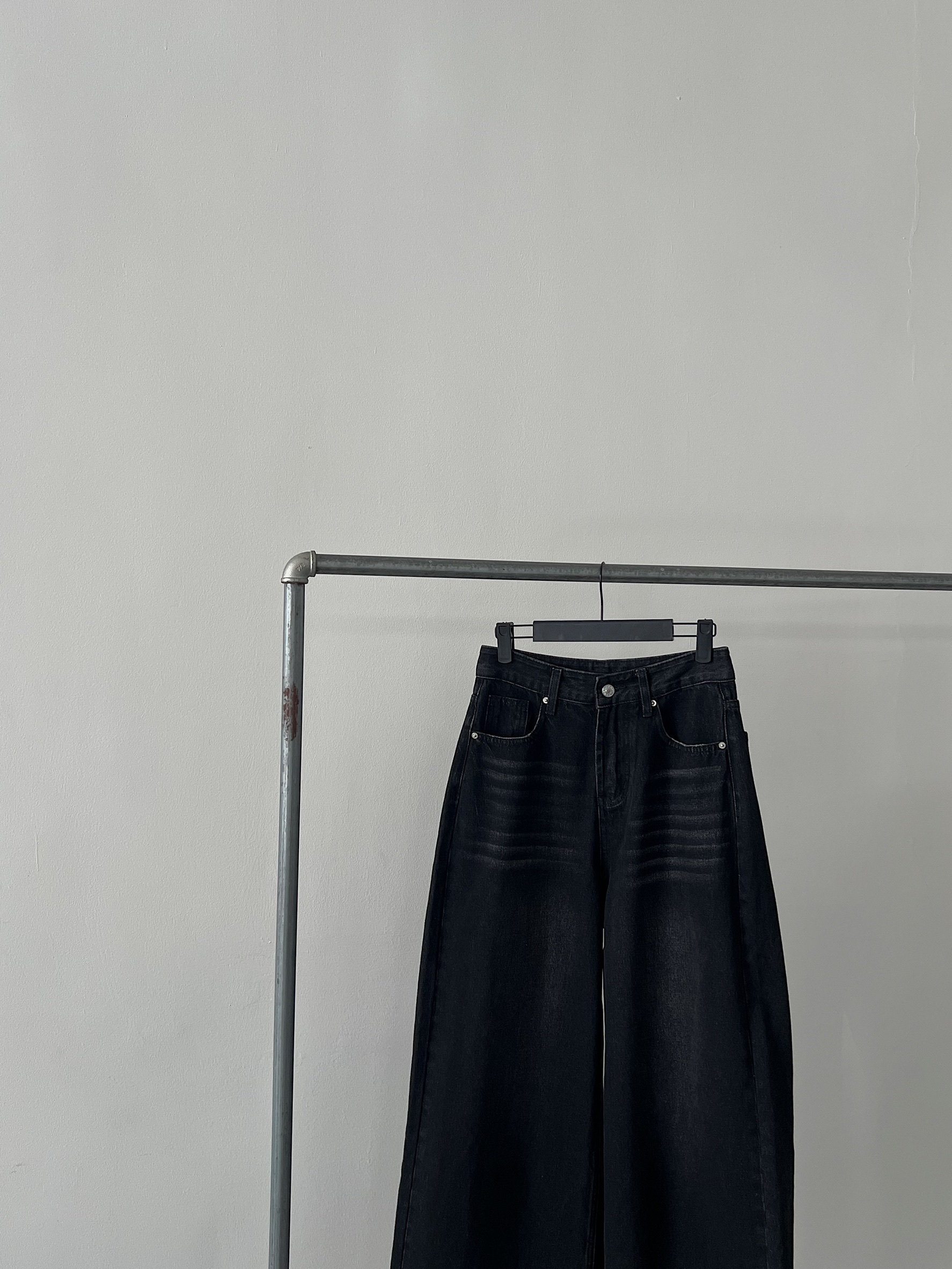 洗水重磅，碳黑闊腿落地寬牛仔褲（梨形強推）