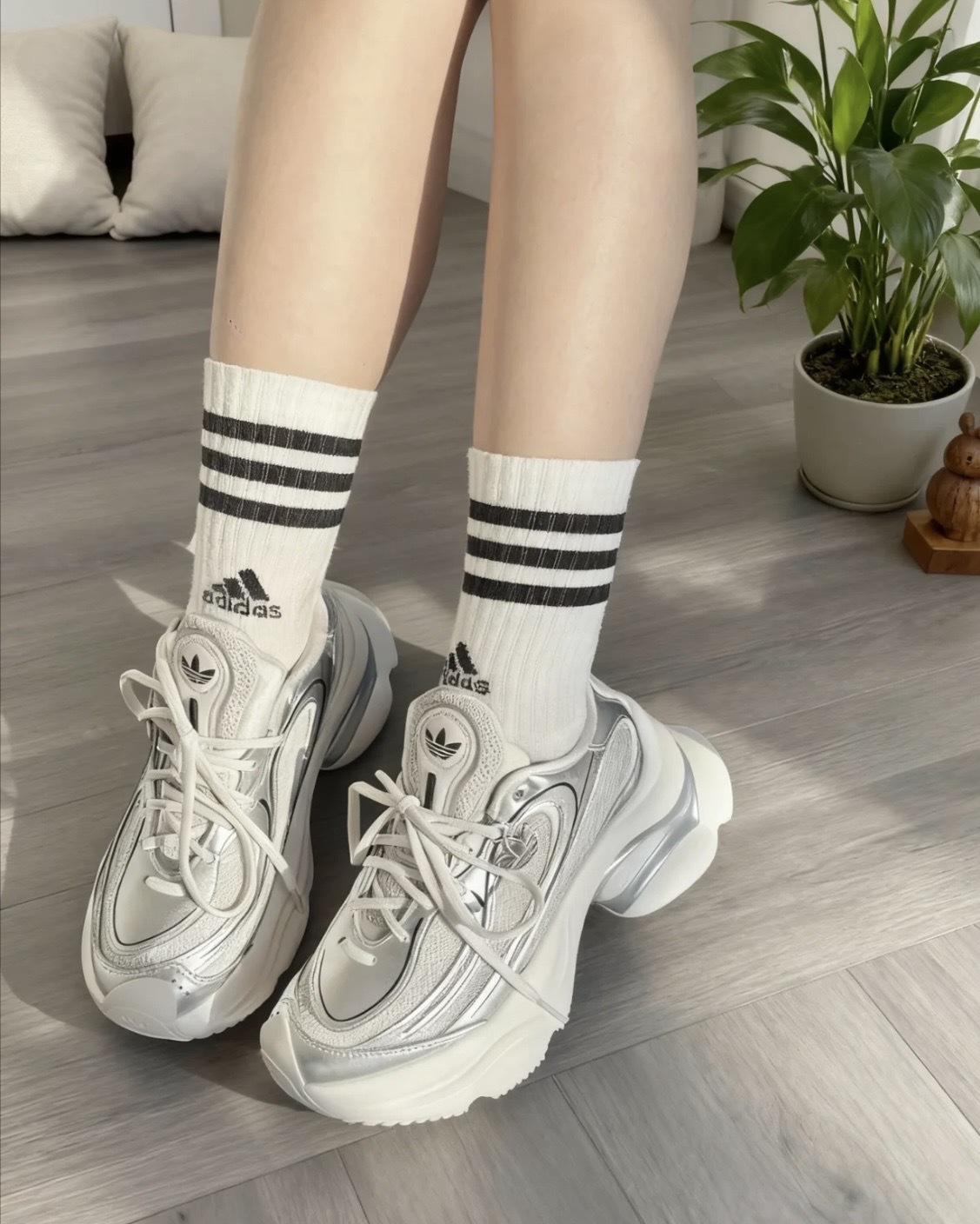 【逢甲 FUZZY】W Adidas Originals Ozvenuz "Grey One" 銀白 厚底 KI0557