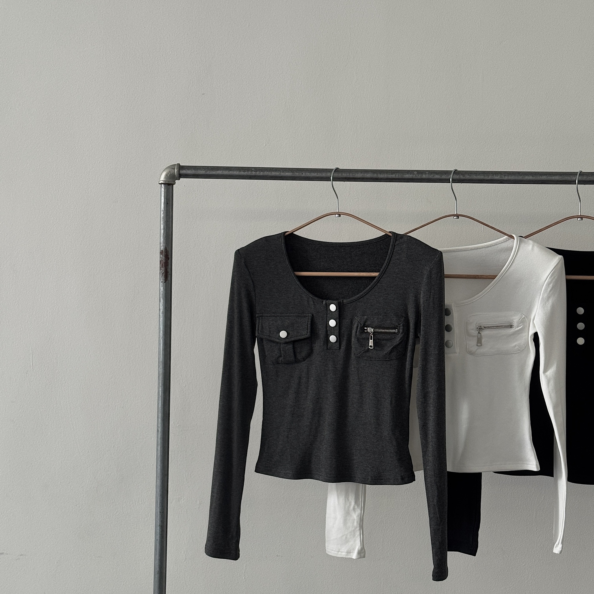 親膚到爆炸又自帶設計感的磨毛打底上衣