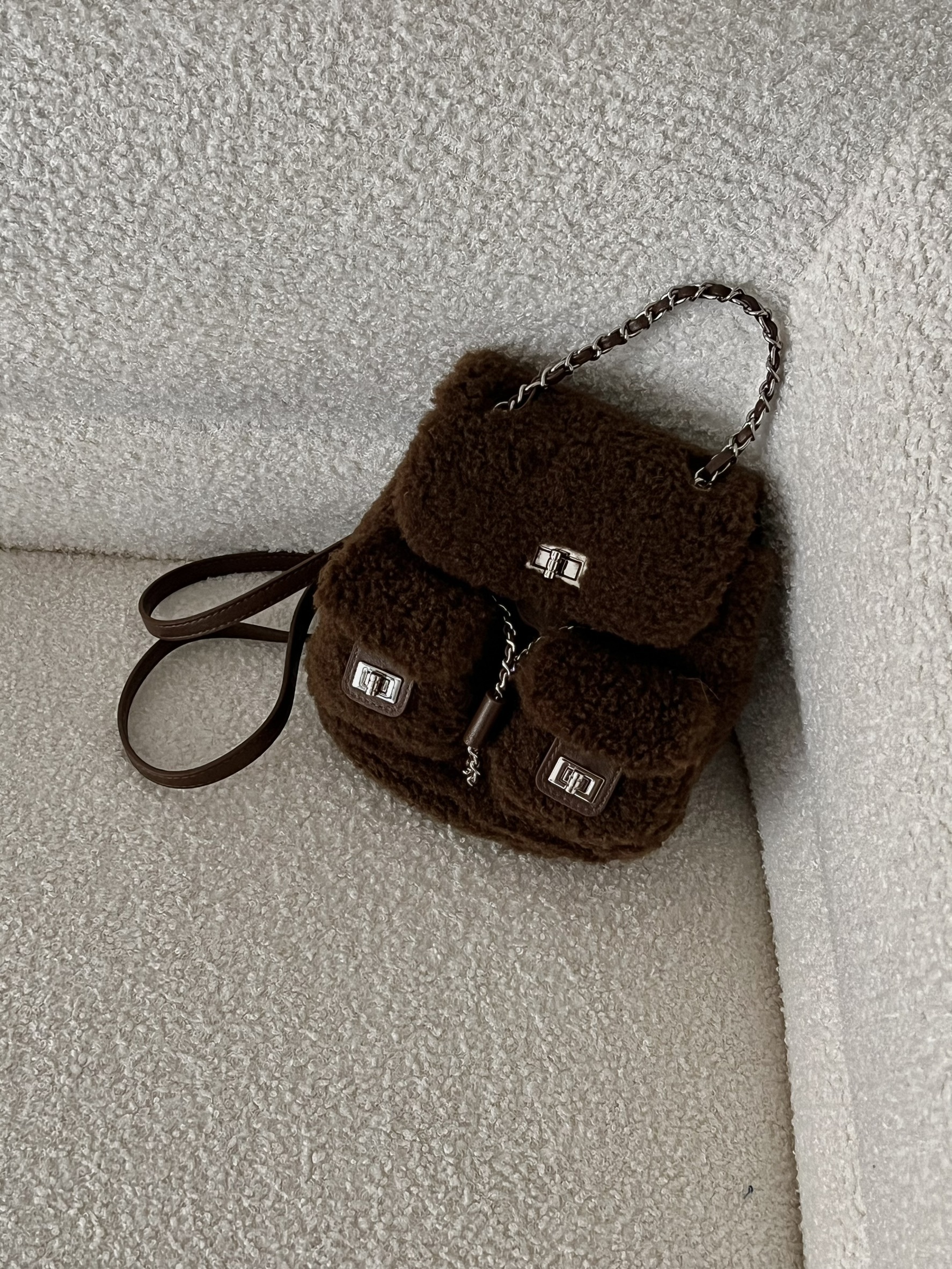 濃巧可可，羊羔毛毛鏈條雙肩包（扎實毛毛版）售完不補