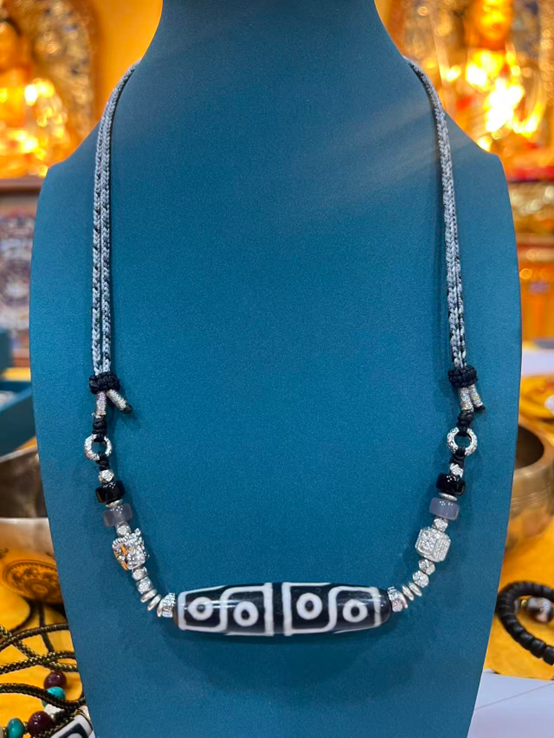 TP029 12眼黑白項鍊