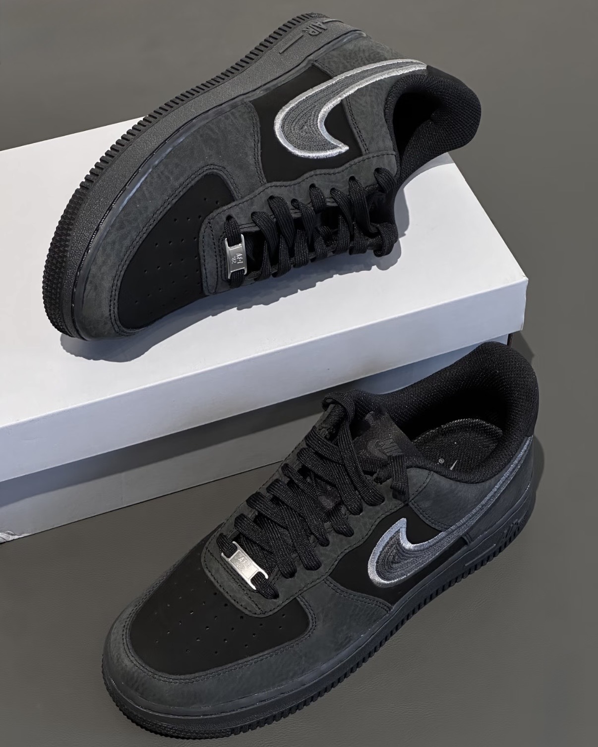 NIKE AIR FORCE 1 '07 LV8 AF1 芝麻黑灰 炭灰 炭黑 灰色 灰白 拼接 荔枝皮革 刺繡 縫線 男鞋 IB6842-002 / 預購