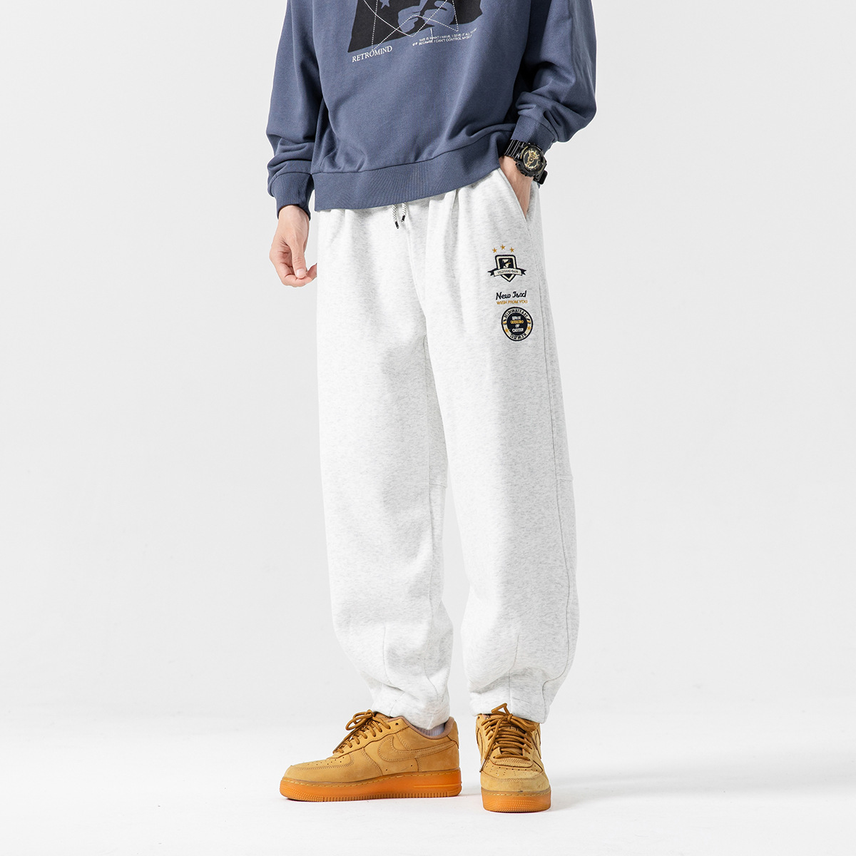 1M27 美式貼標造型刷毛束口褲 四色