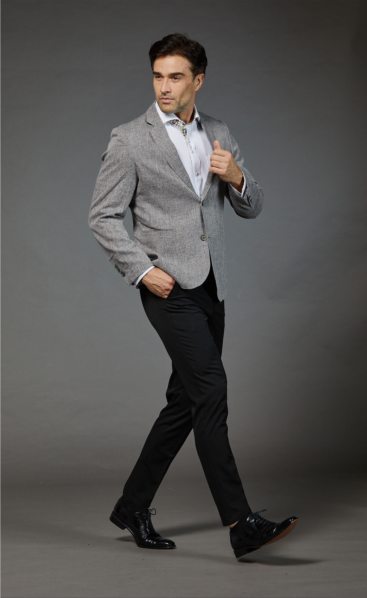 輕感亞麻 透氣紳士西裝外套-淺灰色實穿整體展示