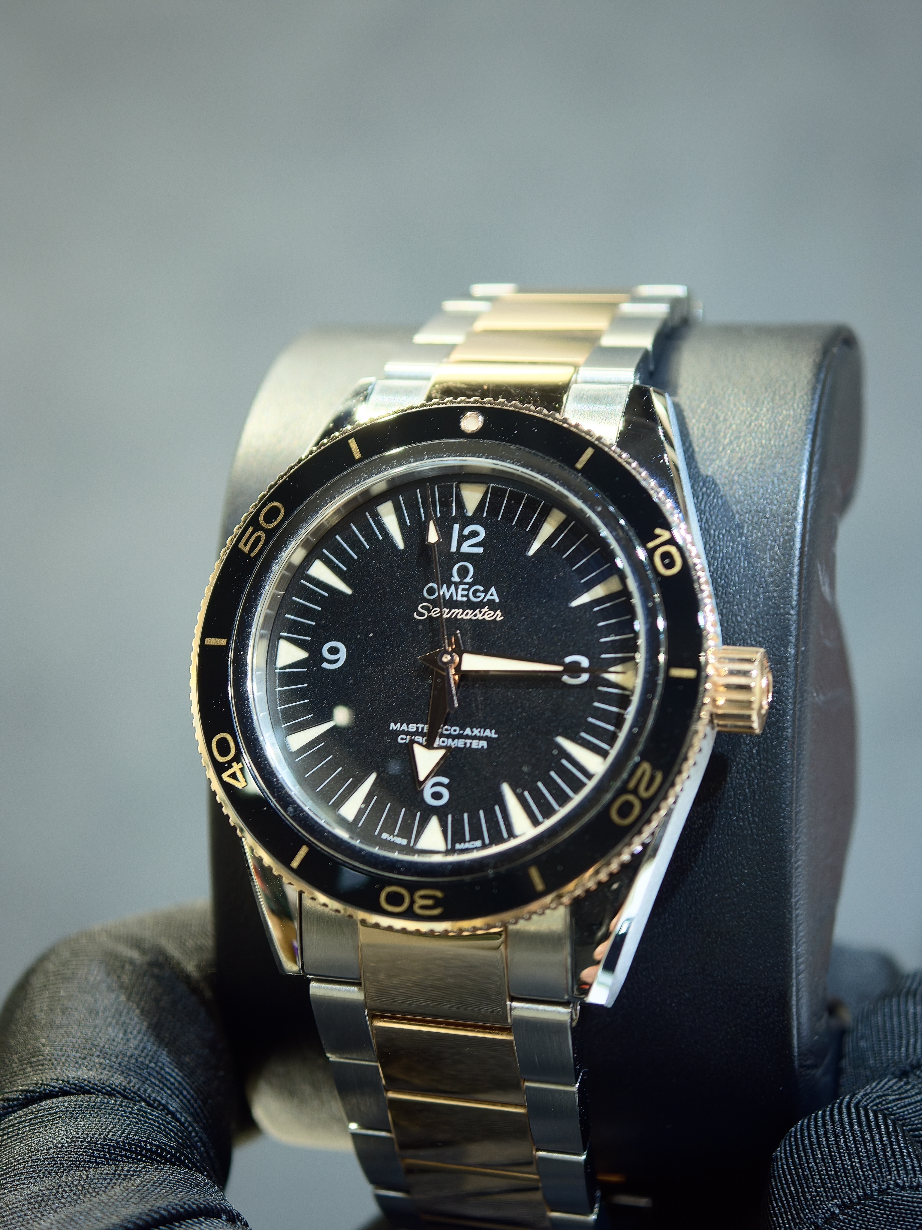 BRAND NEW OMEGA SEAMASTER 300 BLACK DIAL18K GOLD STEEL 233.20.41.21.01.001 23320412101001 COAXIAL MASTER CHRONOMETER 41 MM