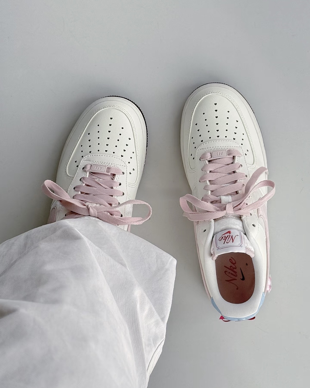 NIKE AIR FORCE 1 AF1 2026年 情人節限定 奶油色 櫻花粉 寶寶藍 粉紫 天鵝絨 愛心 愛心鎖 蝴蝶結 女鞋 IQ4937-161 / 預購