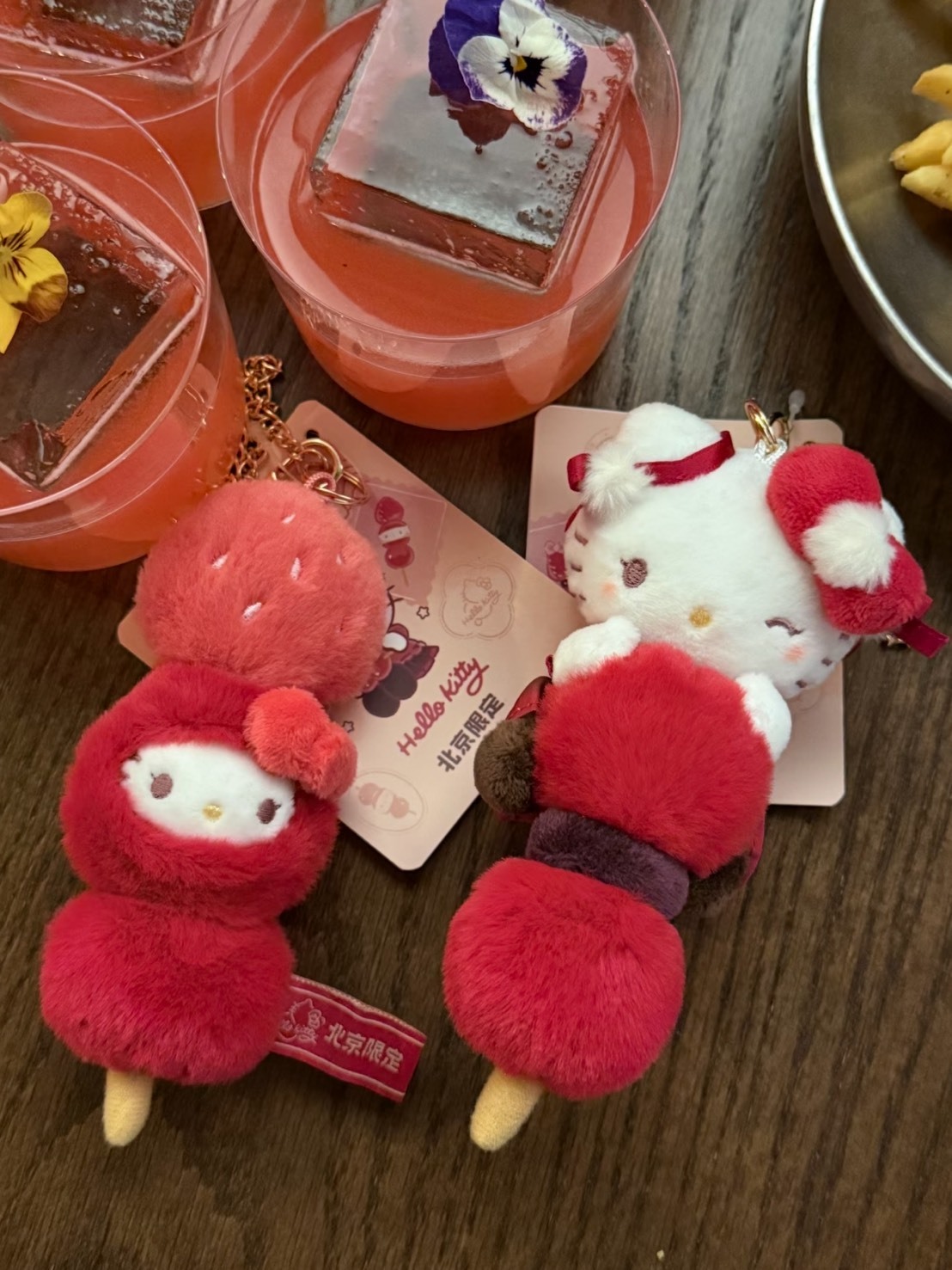 SANRIO三麗鷗 Hello Kitty 糖葫蘆 毛絨公仔 掛件