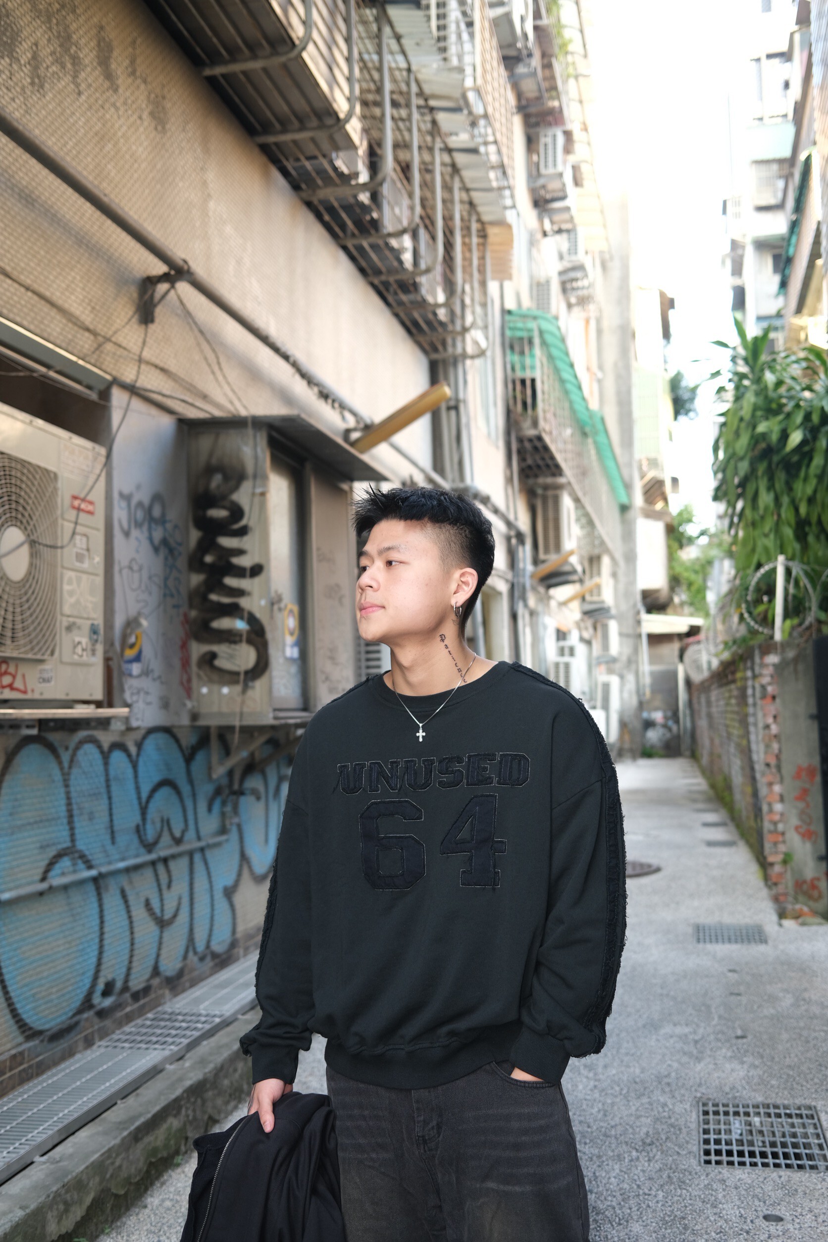 質感水洗毛邊字圓領T