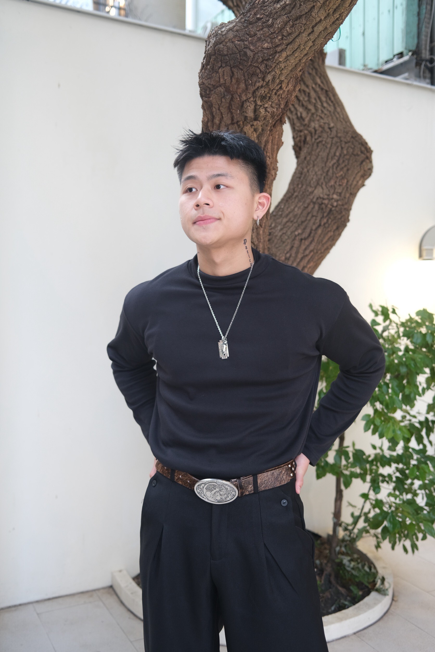 質感小高領薄長T