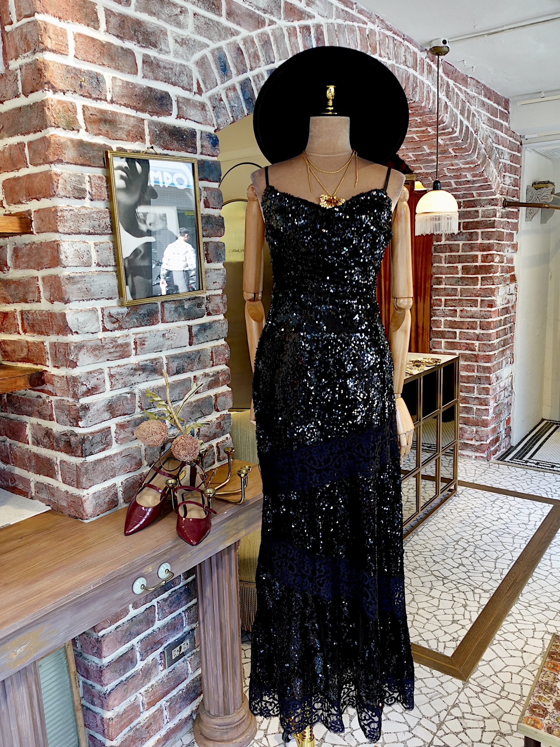 Night Theory 黑色亮片垂領露背蕾絲飾邊Dress