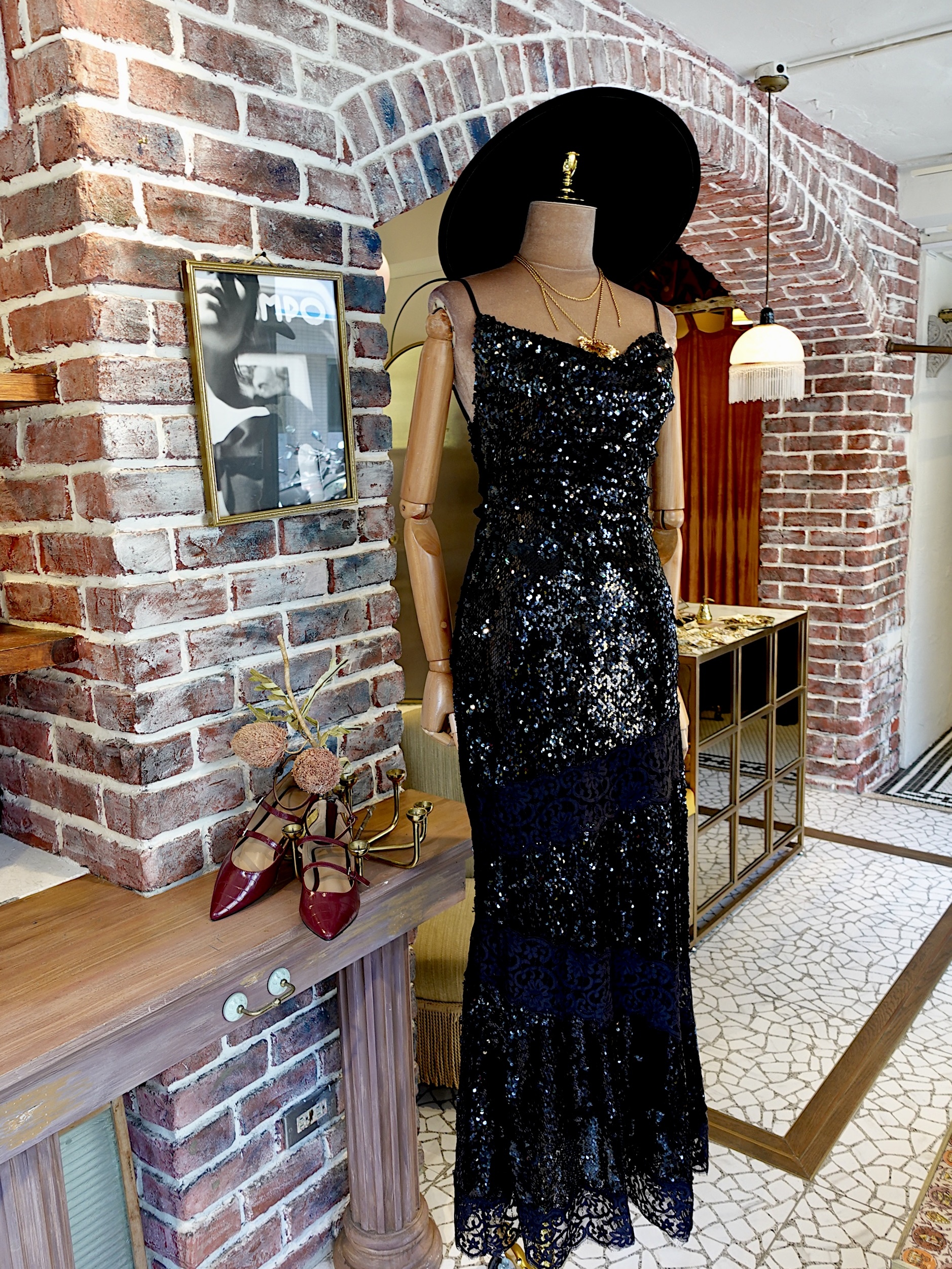 Night Theory 黑色亮片垂領露背蕾絲飾邊Dress