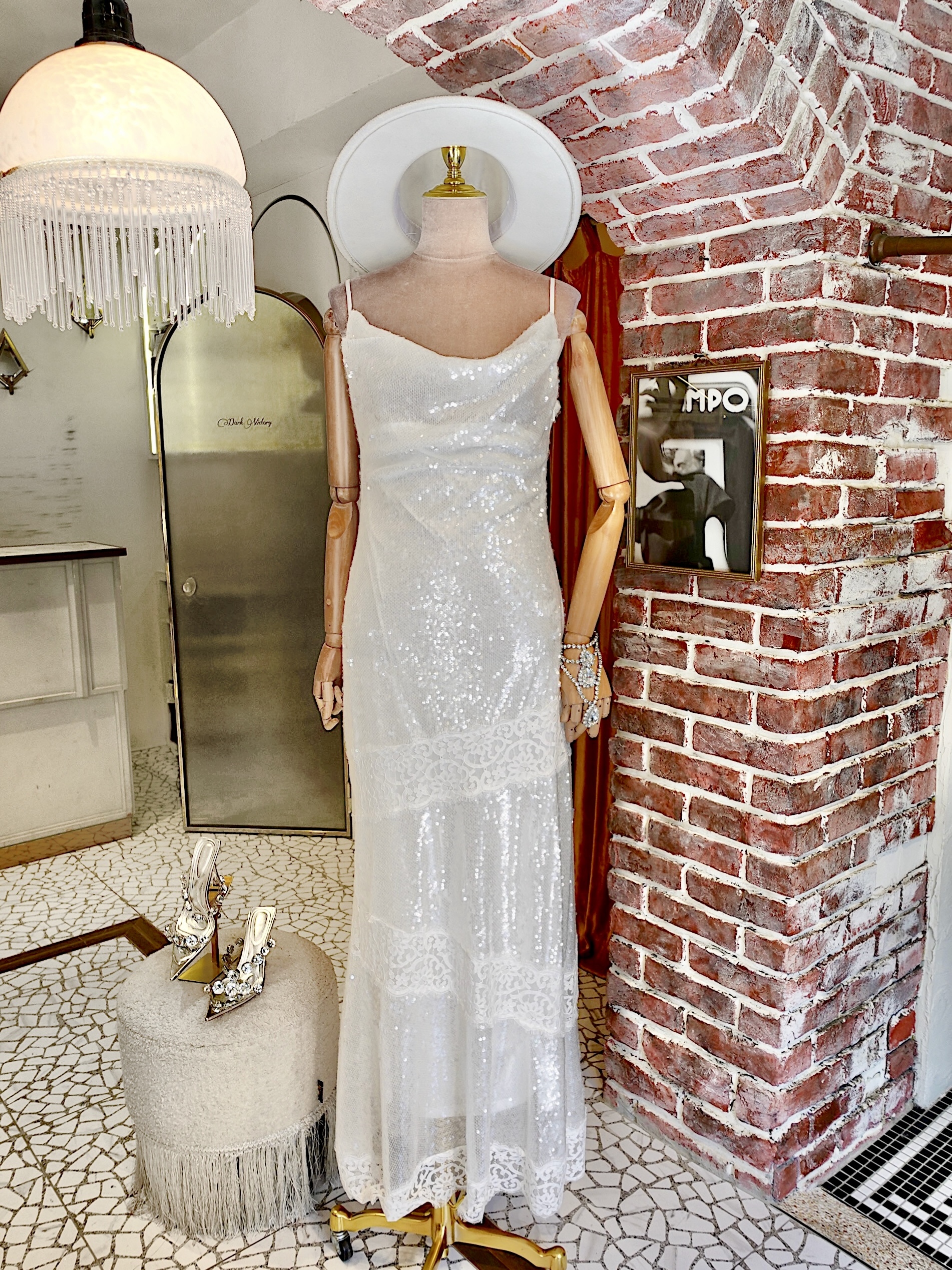 Night Theory白色亮片垂領露背蕾絲飾邊Dress