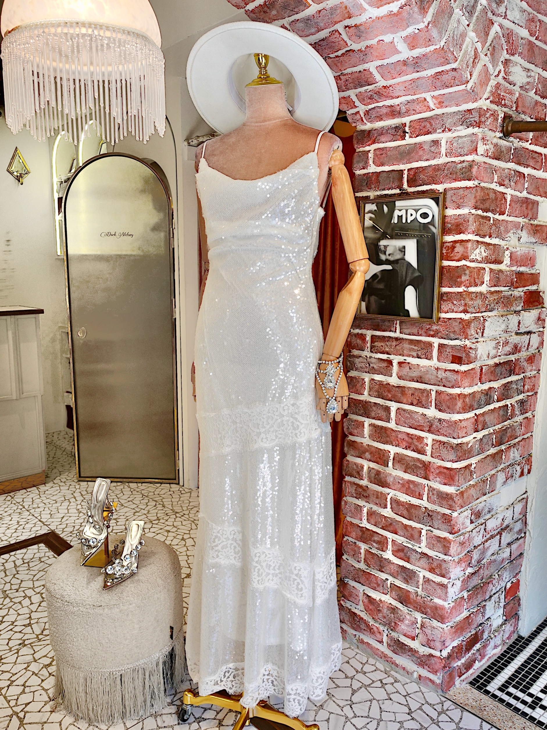 Night Theory白色亮片垂領露背蕾絲飾邊Dress