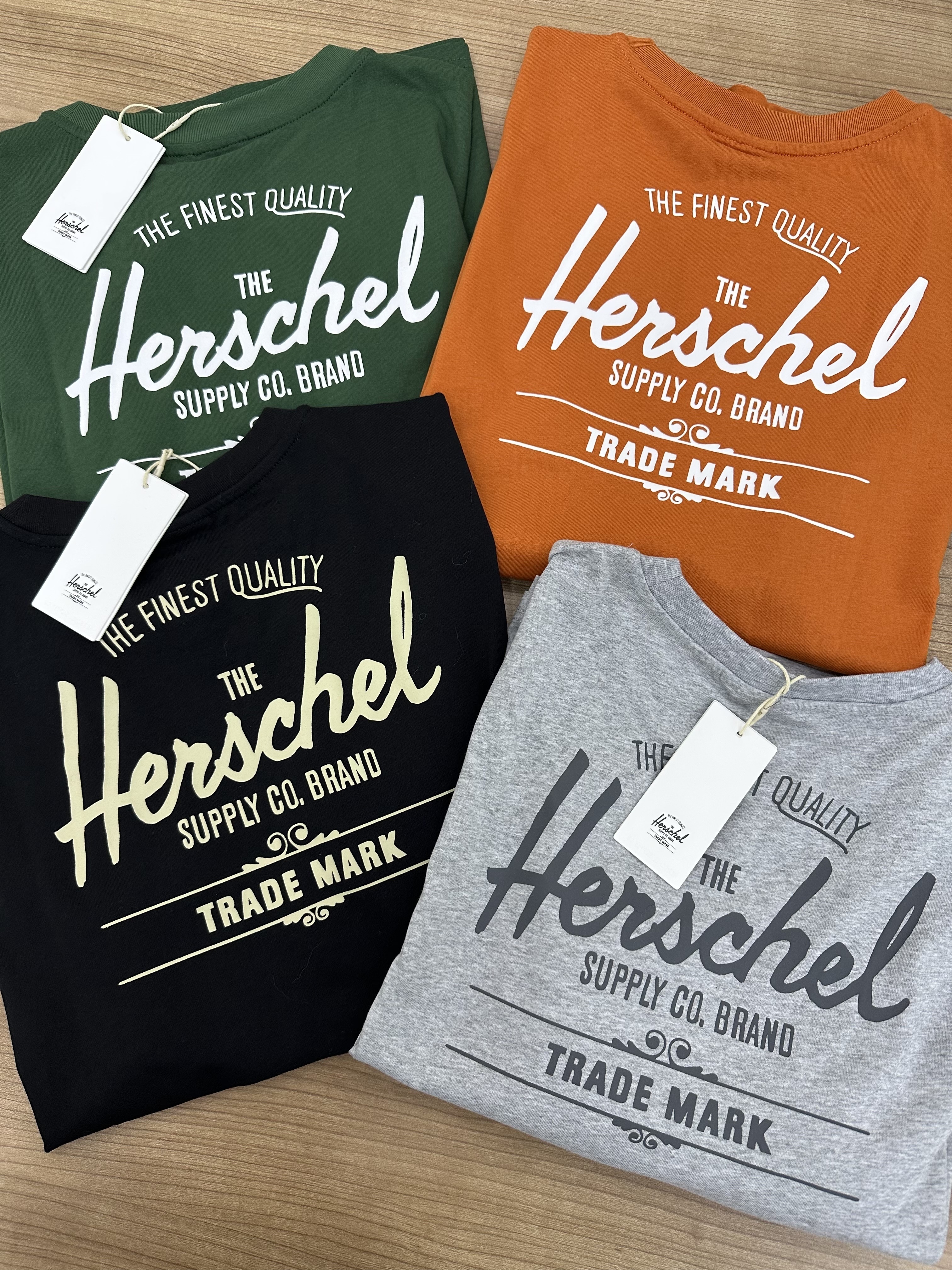 【直播】LL0112802 Herschel 背後大字Tee