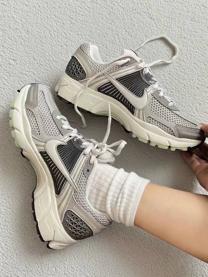 NIKE ZOOM VOMERO 5 灰綠 男女同款 FB8825-001