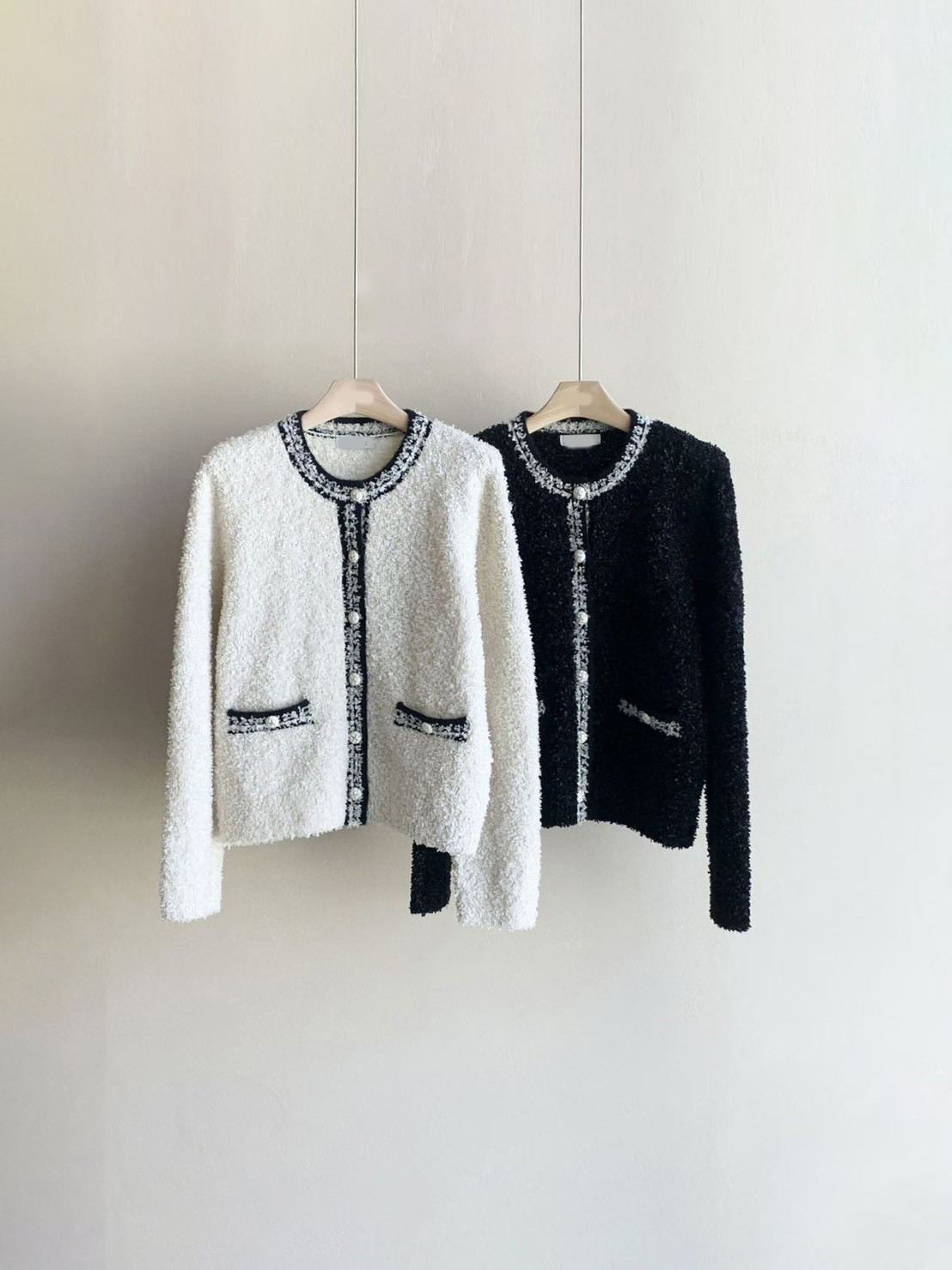 配色編織滾邊圓領排釦毛海感外套-F / 2色