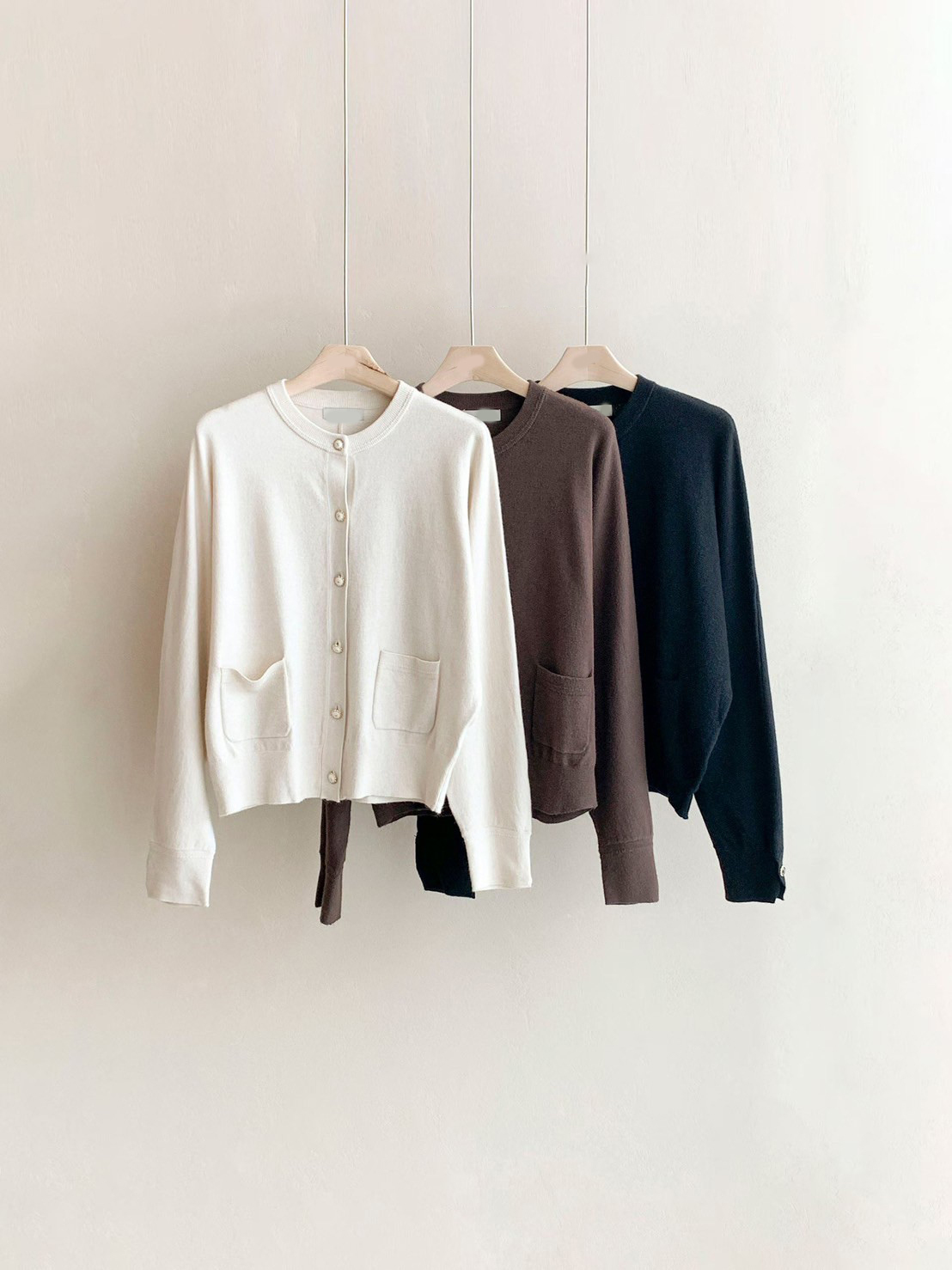 氣質女子雙口袋圓領同色系排釦外套-F / 3色