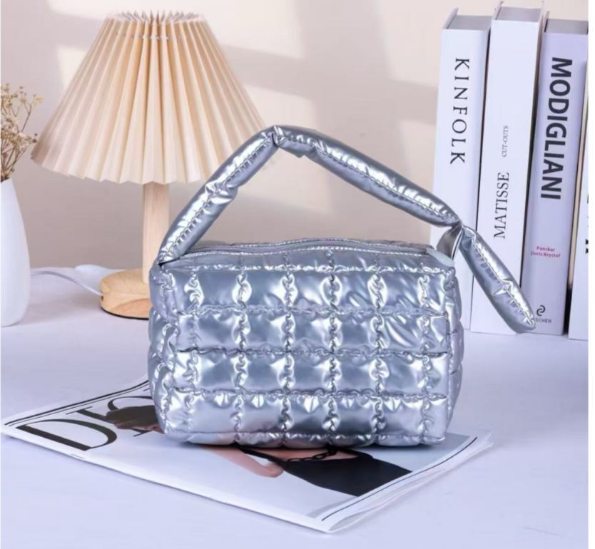 【直播】JUNHE LL011302 化妝包 (單個加送小掛件)