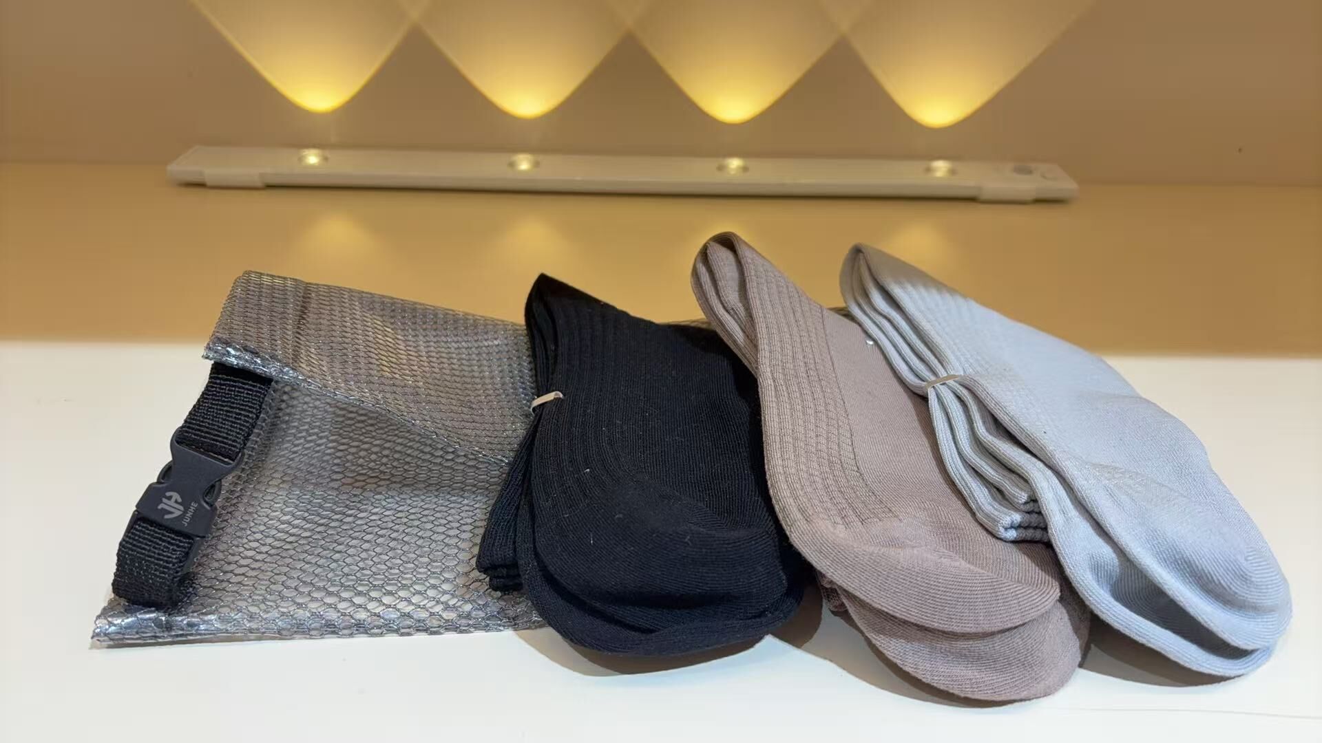 【直播】JUNHE LL011308 男女款襪子套裝 (3對送防水化妝包)