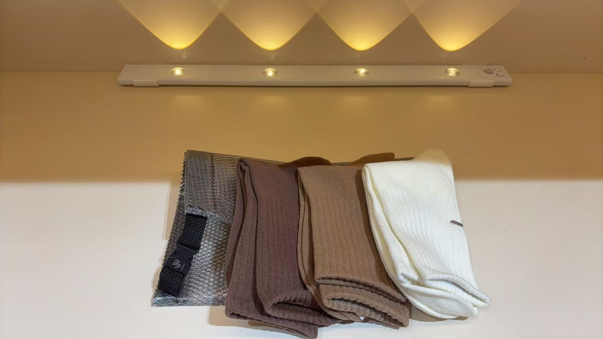 【直播】JUNHE LL011308 男女款襪子套裝 (3對送防水化妝包)