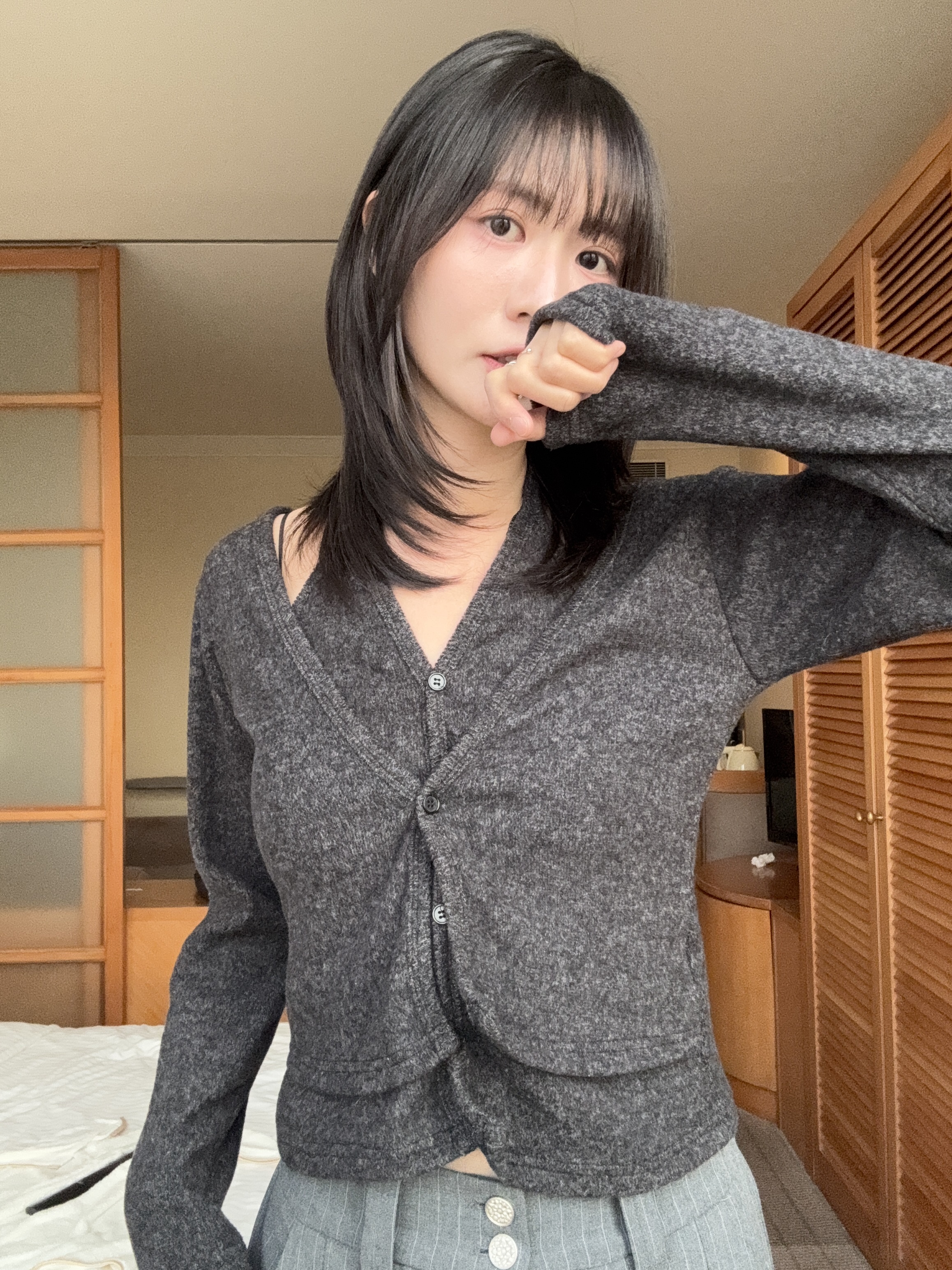 (現貨)絨毛假兩件掛頸背心上衣 T0121(灰)