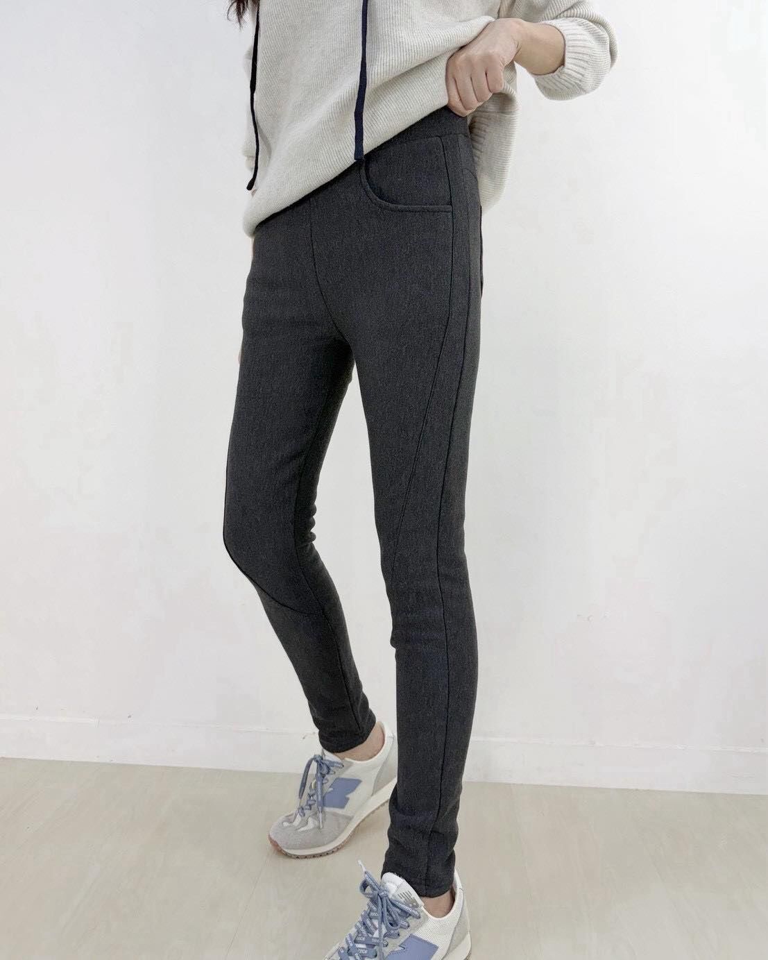 【顯瘦修身的魔術彈性鉛筆刷毛褲】（現貨）