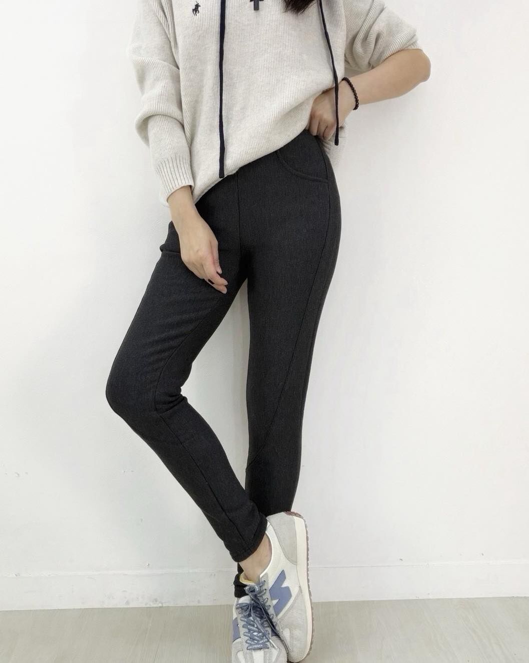 【顯瘦修身的魔術彈性鉛筆刷毛褲】（現貨）