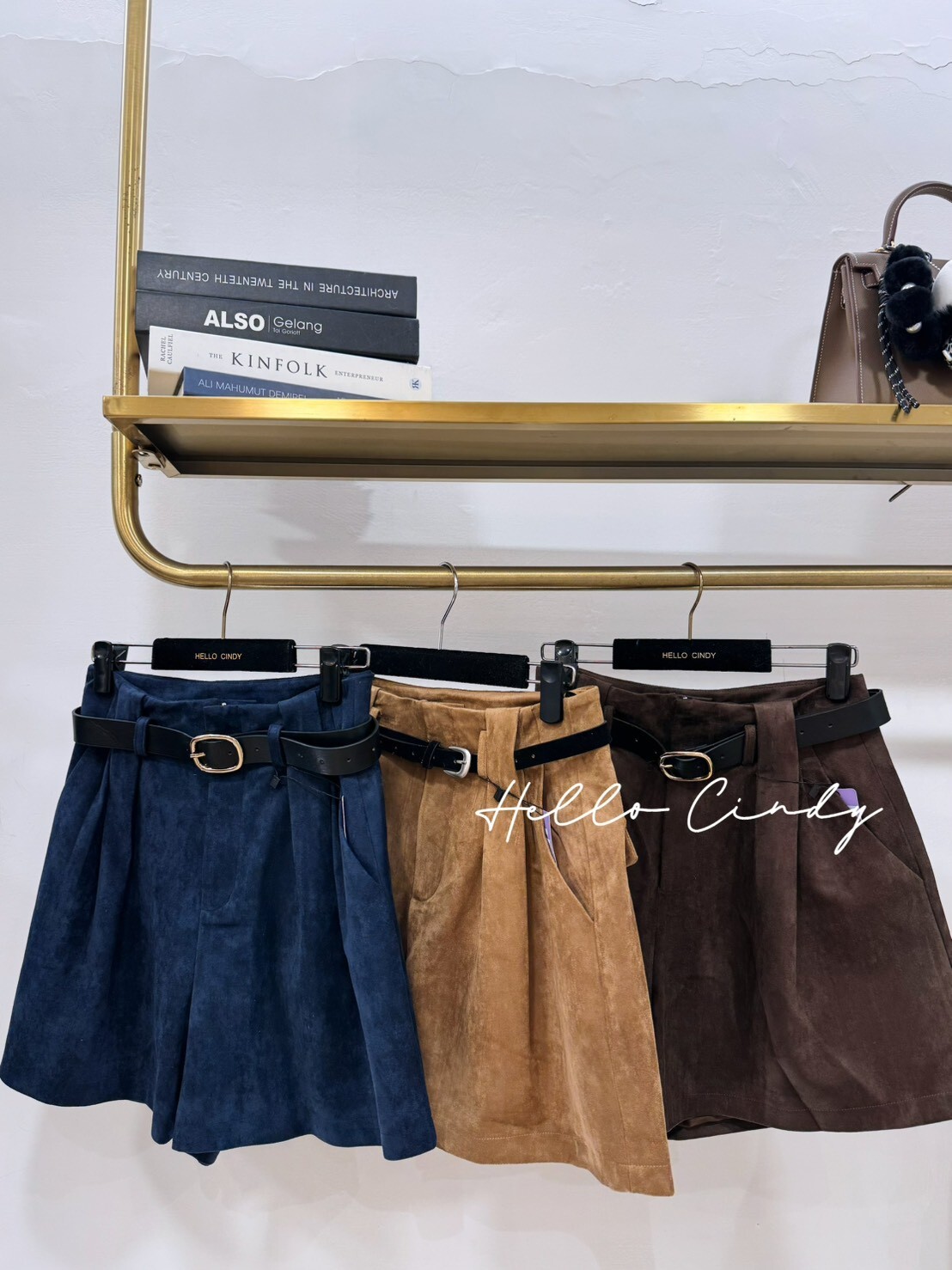 B01040 質感滿分的柔軟仿麂皮附腰帶短褲