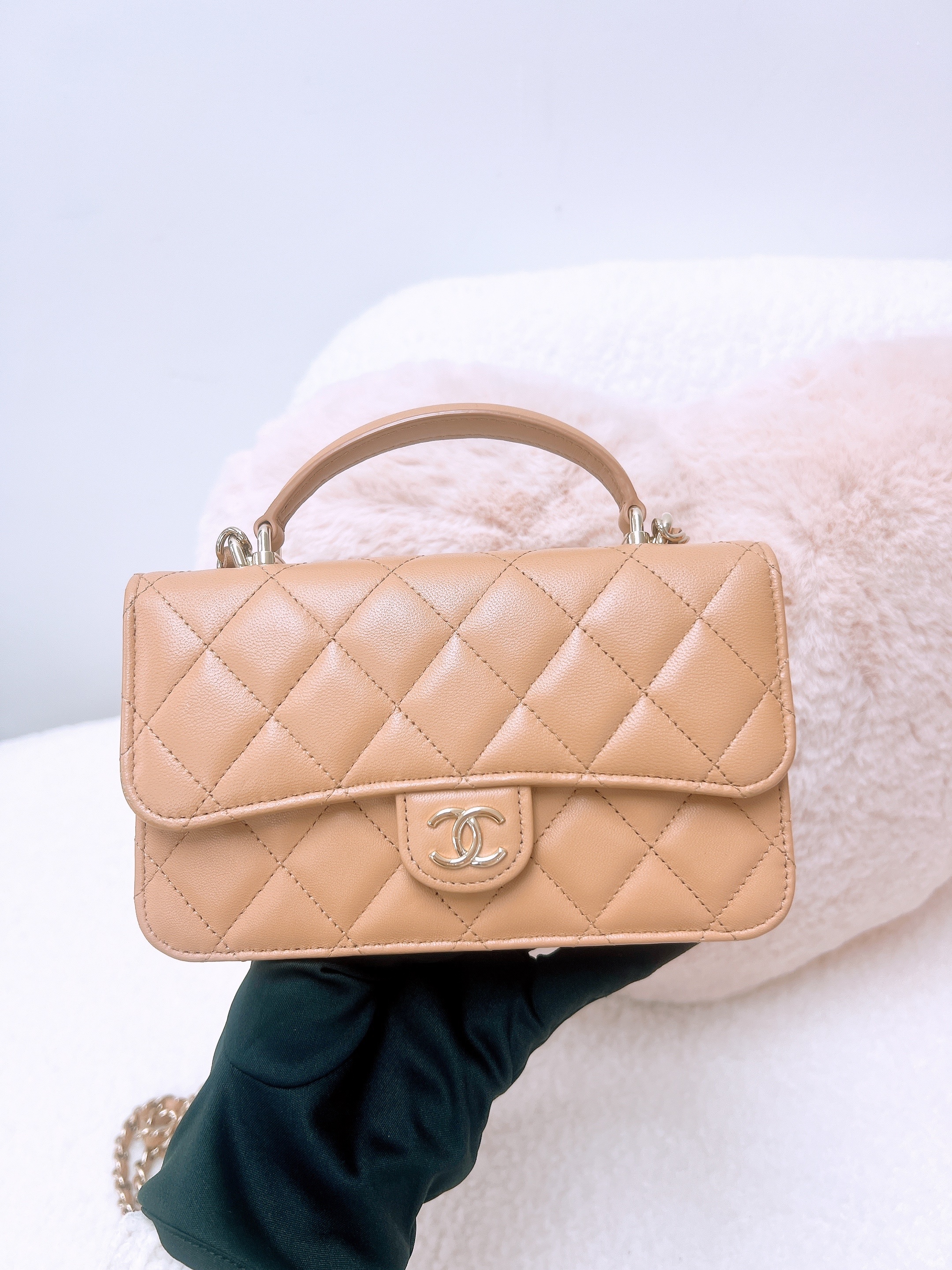 Chanel handle flap bag/ chain phone bag beige GHW