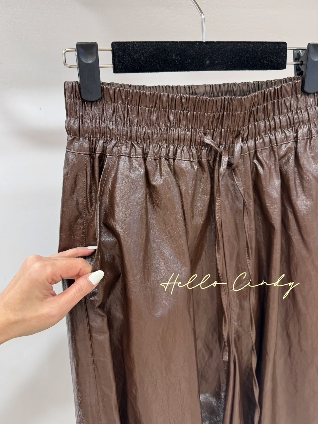 B01041 高質感設計款深咖仿皮革綁帶寬褲裙
