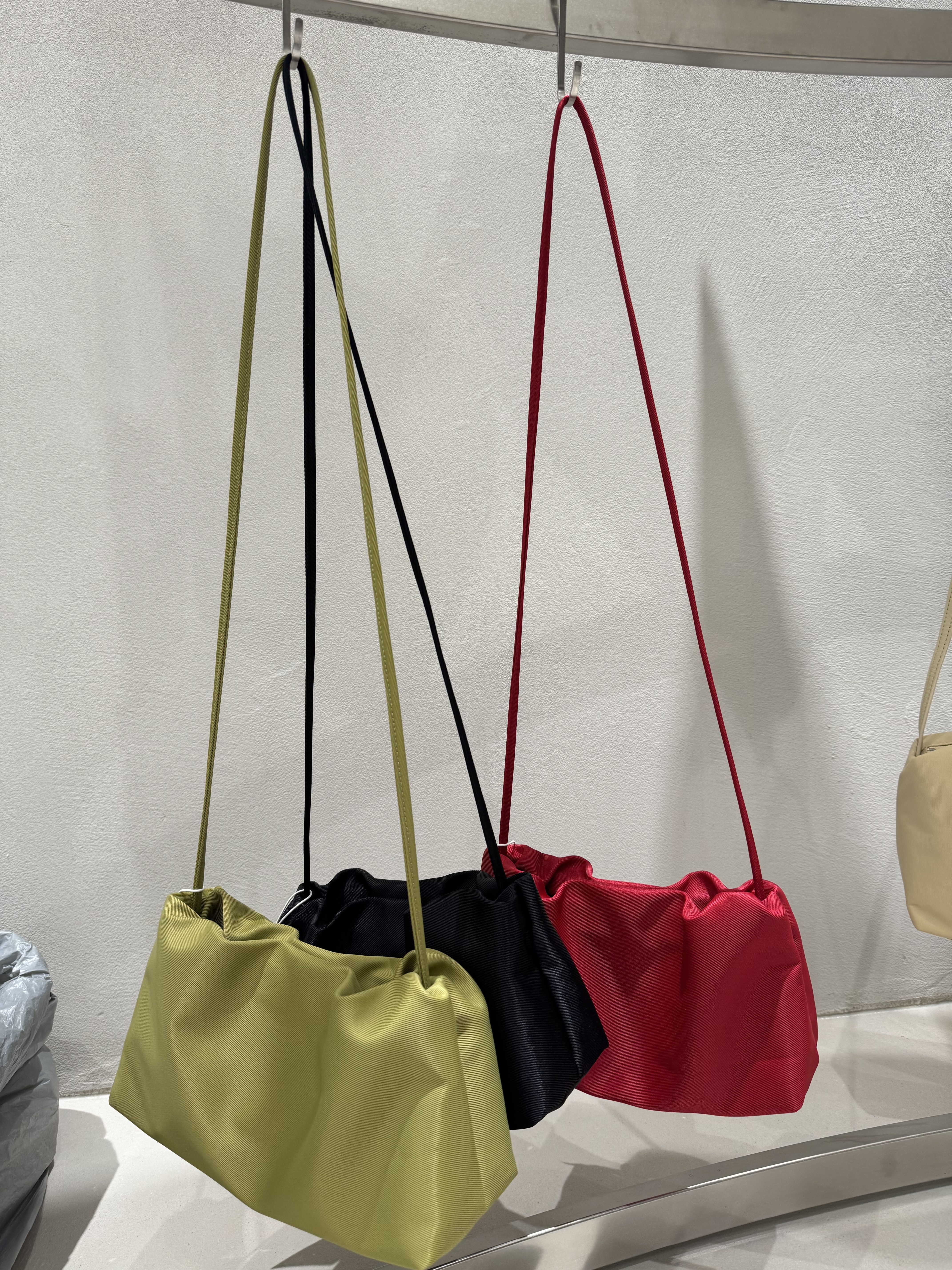 A1DE04 Ruffle口小包*3色