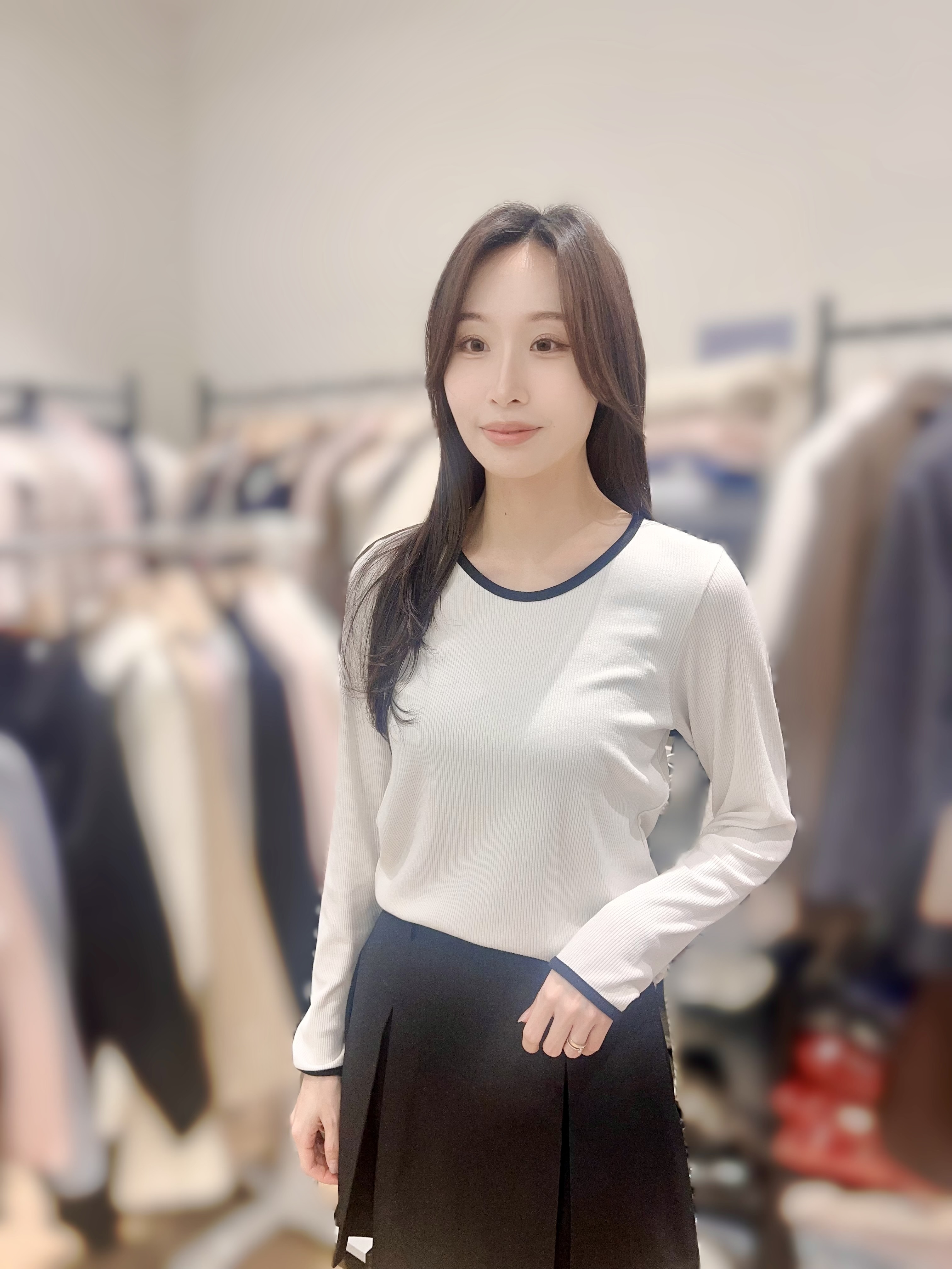 MG12  暗直紋  人造絲90%  胸 36 -56  長22.5   $399 (一口價)