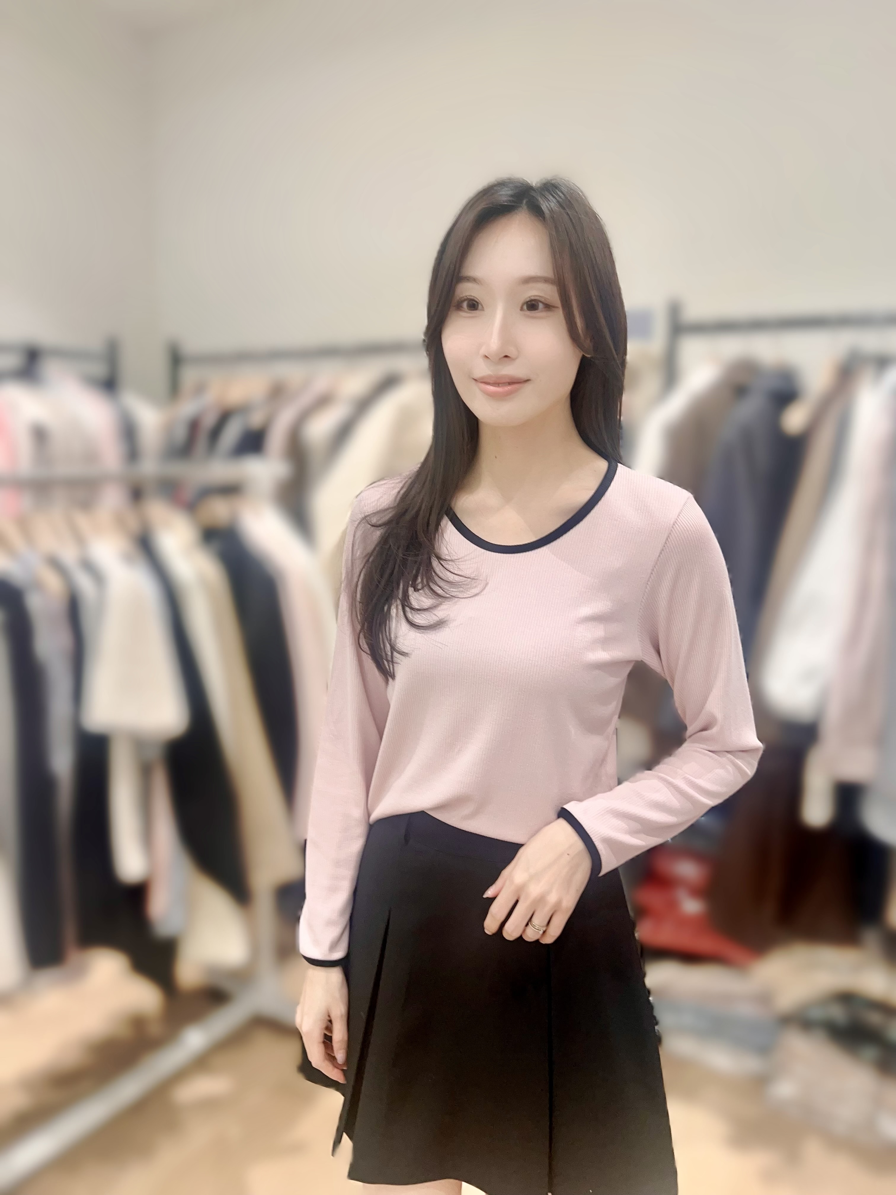 MG12  暗直紋  人造絲90%  胸 36 -56  長22.5   $399 (一口價)