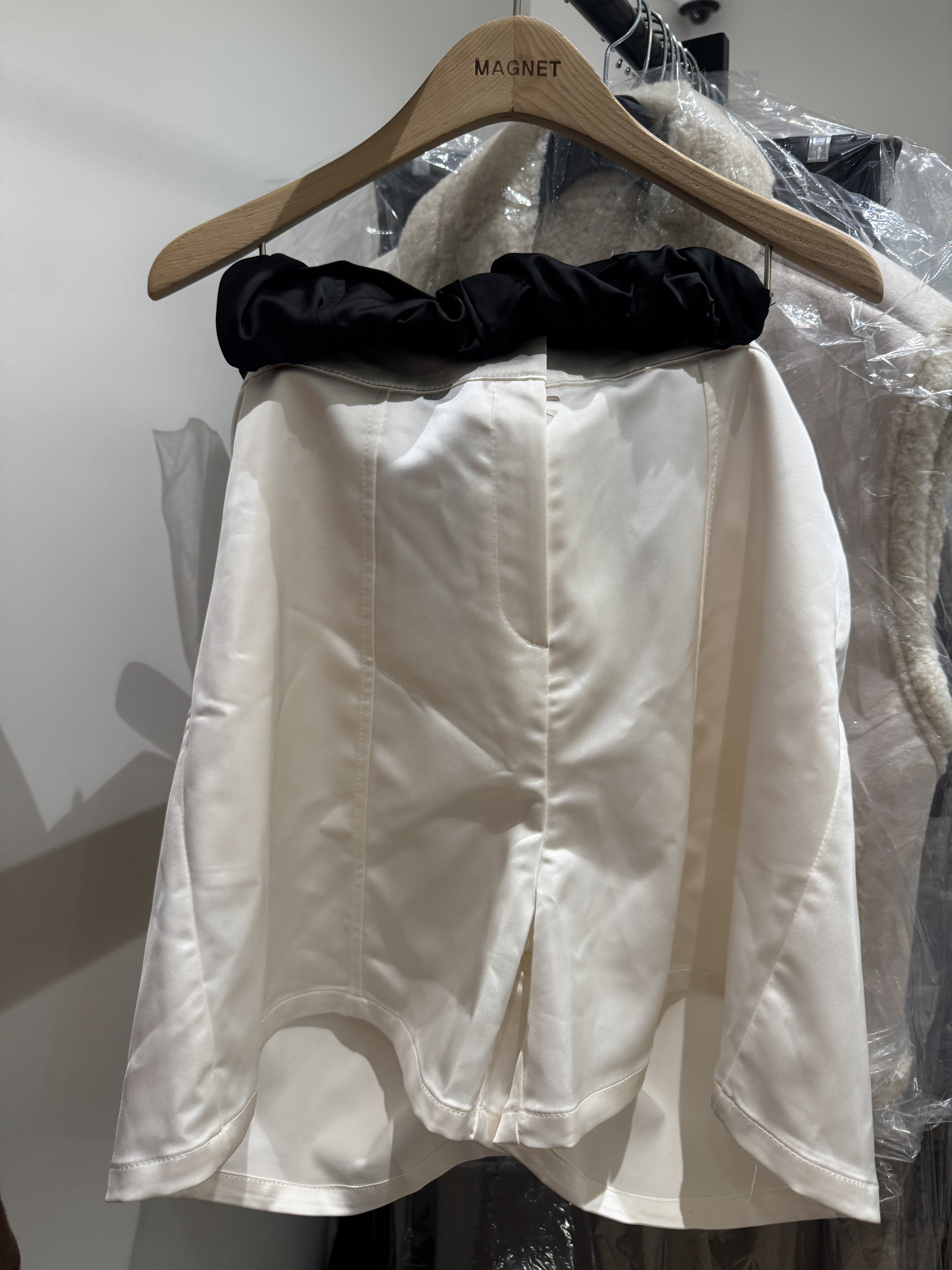 Mg41  褲  胸26 -35 HIP46   長16.5    原價 $599