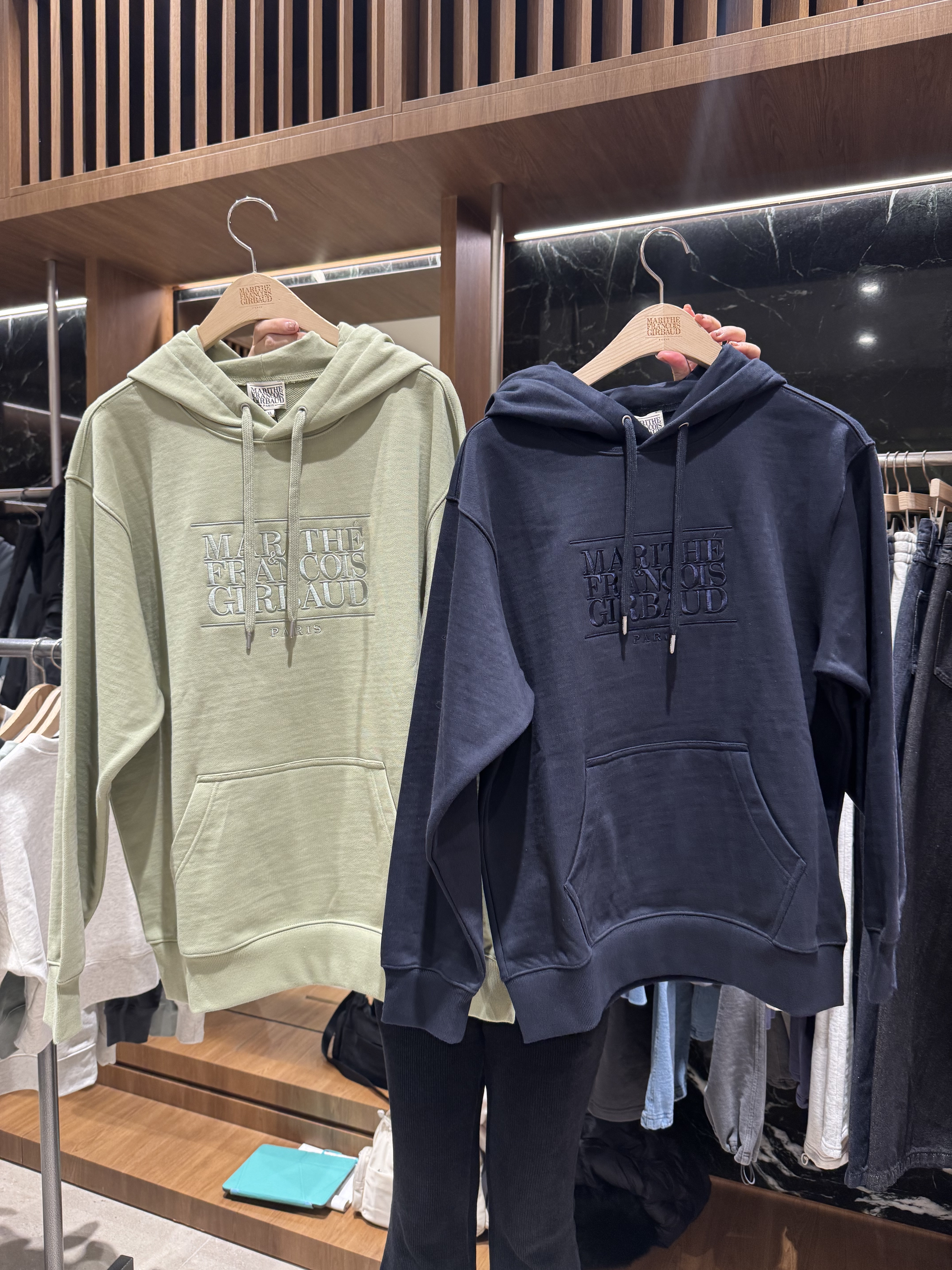 A1MF08 大Logo刺繡衛衣 有帽*4色