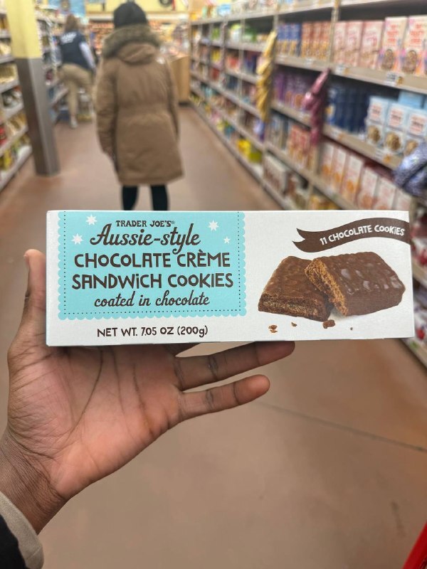 [U] CW TRADER JOE'S AUSSIE-STYLE CHOCOLATE CREME SANDWICH COOKIES, 00645829 (UCW111)