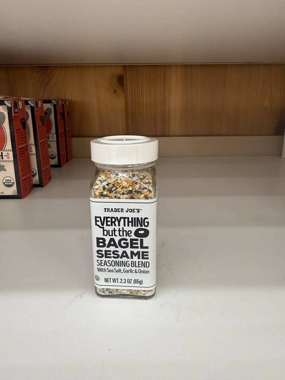 [U] CW TRADER JOE'S EVRYTHING BUT THE BAGEL SESAME SEASONIGN BLEND, WITH SEA SALT, GARLIC AND ONION, 00591379 (UCW116)