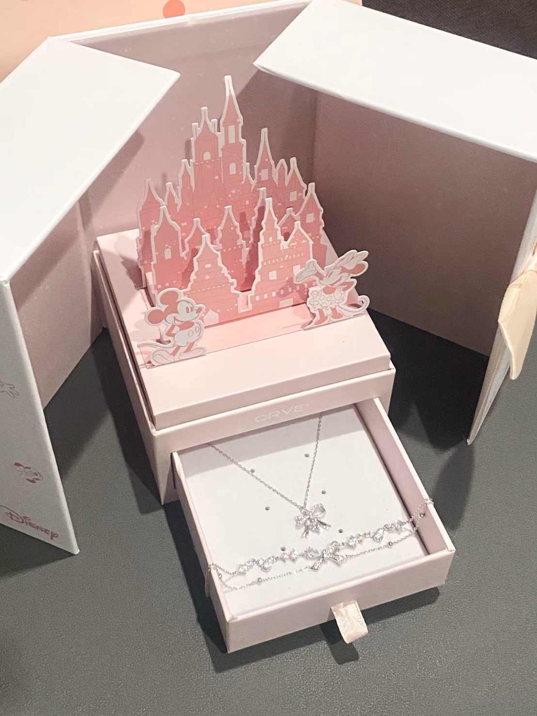 DISNEY迪士尼 心動蝴蝶結滿鑽項鏈 禮盒組