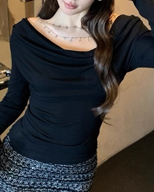 簡約盪領搭配串珠垂墜上衣