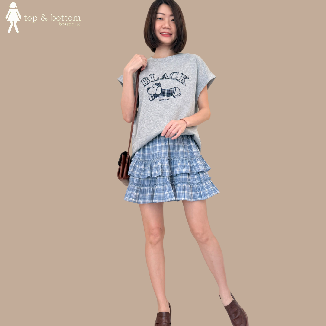 EMBROIDERED TEE & SHORT CHECKED SKIRT SET SUIT WITH HAIR TIE