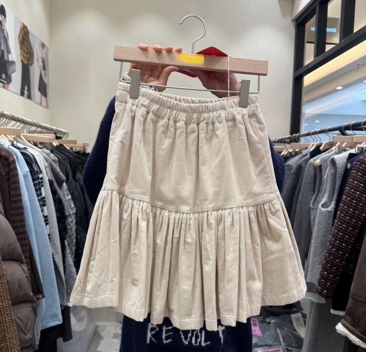 ME09  燈芯絨裙褲  腰 25 -36   HIP41   長17.5   $399 (一口價)