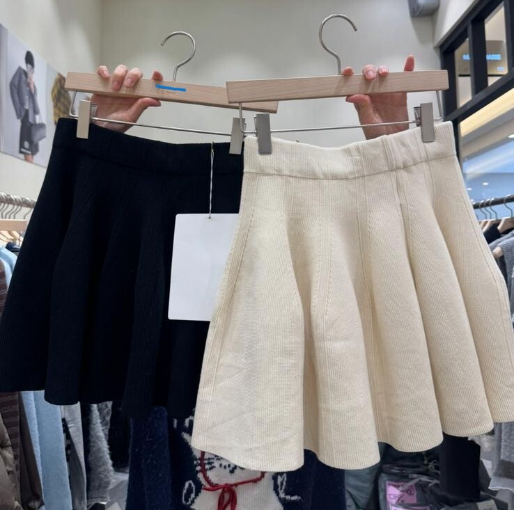 ME10  裙  腰26 -36    HIP 56   長16.5    $399 (一口價)