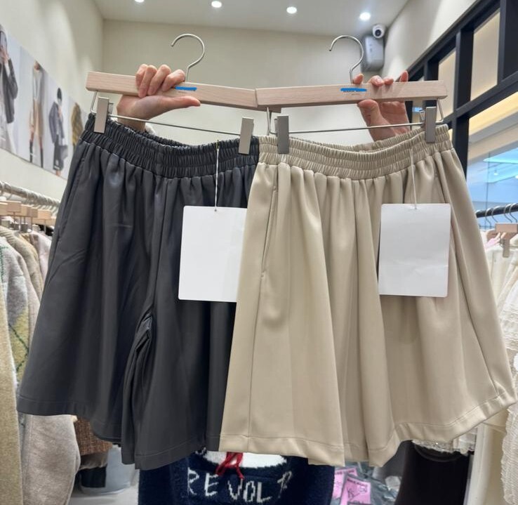 ME11  腰26 -50   HIP 59  長19  $399 (一口價)