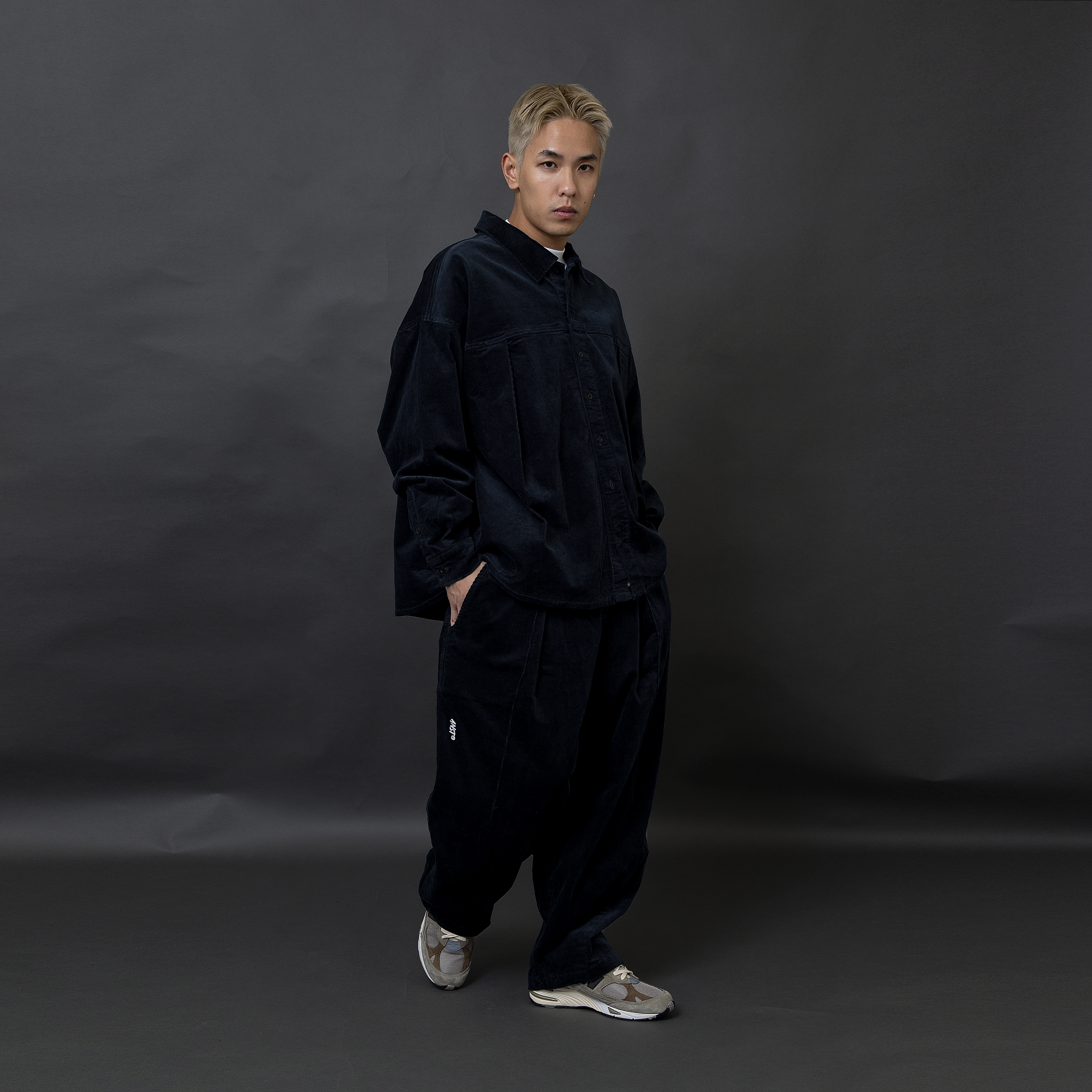 "現貨" ANST 3D立體打折燈芯絨襯衫 AN.69