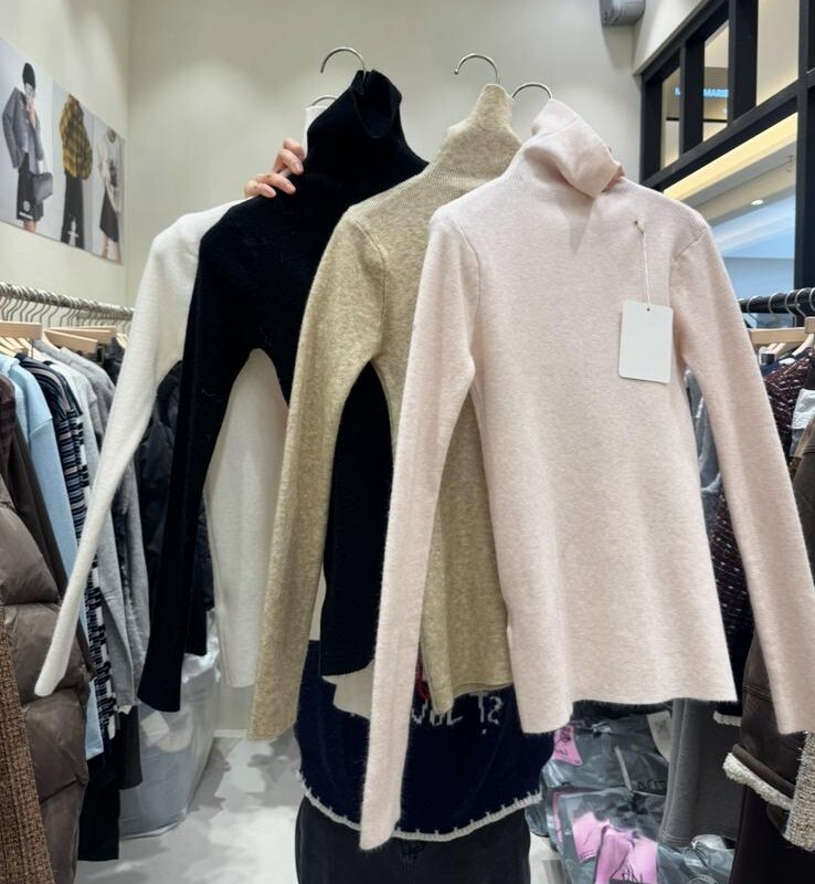 ME18  高領打底王   胸33-52   長22.5   $399 (一口價)