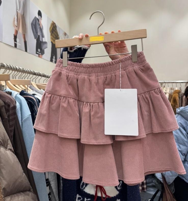 ME19   只有粉  燈花絨裙  腰 25-40   HIP 51  長16   $399 (一口價)