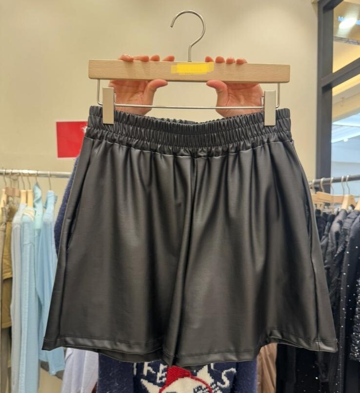 ME40  腰26 -46   長16  HIP  43  $399 (一口價)