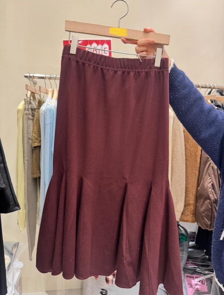 ME43  魚尾裙 腰26 -42    長 30 HIP  38    $399 (一口價)