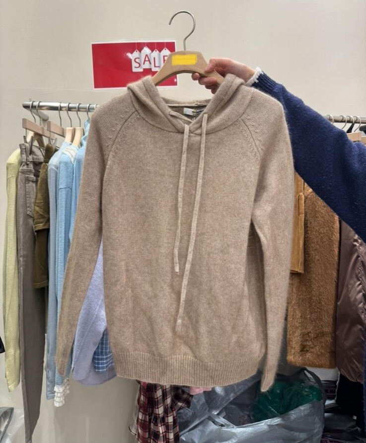 ME44   羊陀毛30% 胸 42 -50  長 24  $499 (一口價)