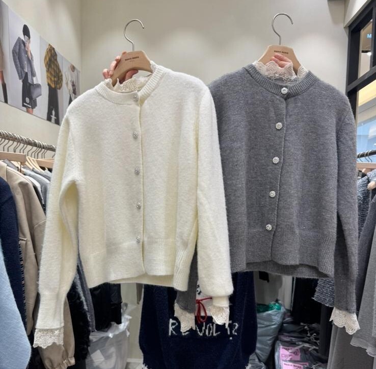 ME52  外套   胸 45長 21     $499 (一口價)